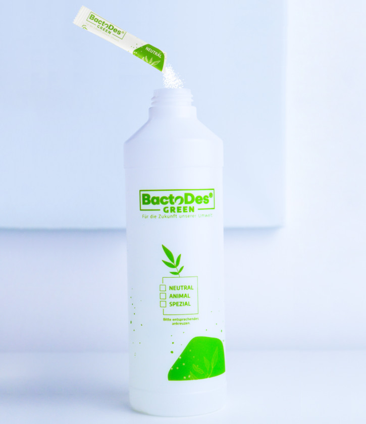 BactoDes NeutralStick lässt sich einfach in die GreenPE Flasche Füllen BactoDes Green NeutralStick rieselt in Flasche