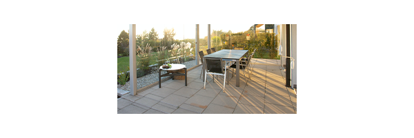 Rostflecken auf Terrassenplatten entfernen